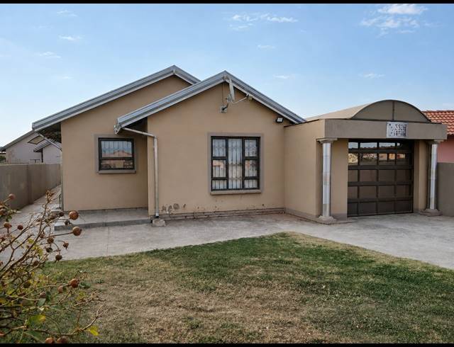 3 BEDROOM HOUSE FOR SALE IN LAKESIDE